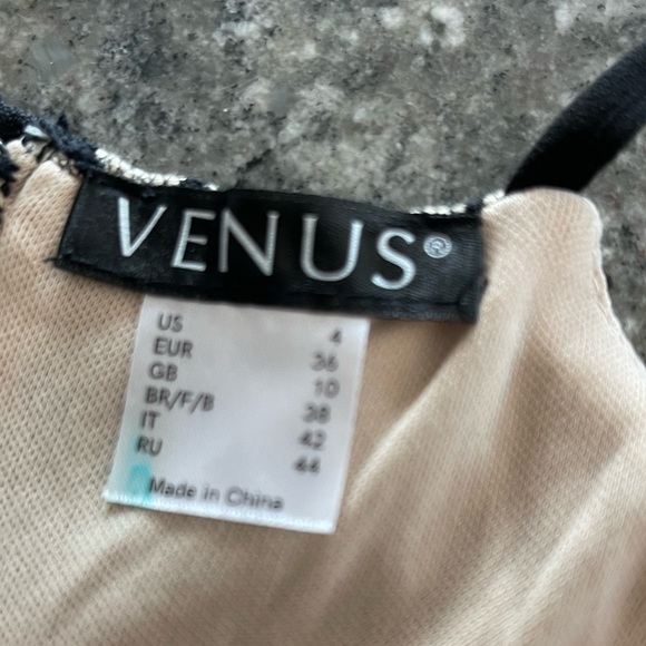 💫 Venus Lace Bell Sleeve Cold Shoulder Blouse Sz 4 - Picture 3 of 5